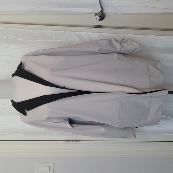 Magellan's Light Reversible Travel Jacket - Picture 7 of 8